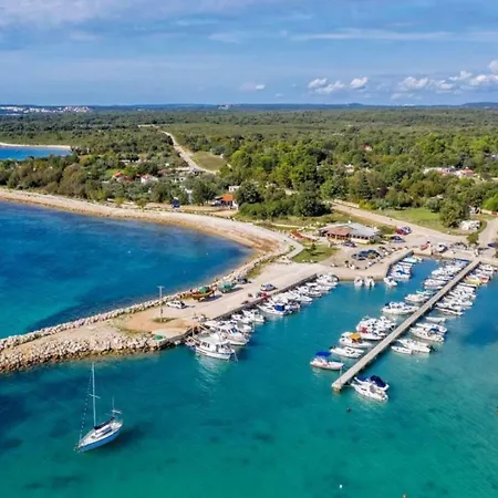 Charming With Shared Pool Beahost Apartamento Peroj