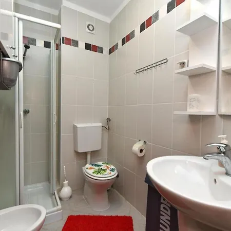 Charming With Shared Pool Beahost דירה פרוי