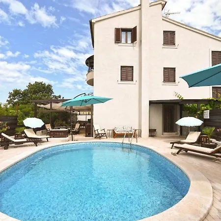 Charming With Shared Pool Beahost