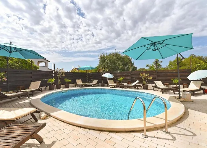 Charming With Shared Pool Beahost