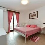 Charming With Shared Pool Beahost Apartmán Peroj