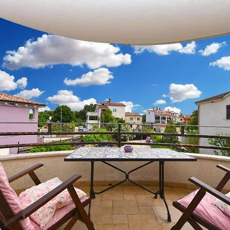 Charming With Shared Pool Beahost Apartment Peroj