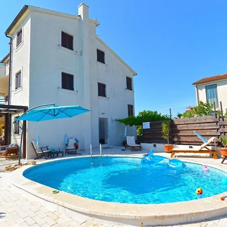 Apartment Charming With Shared Pool Beahost *