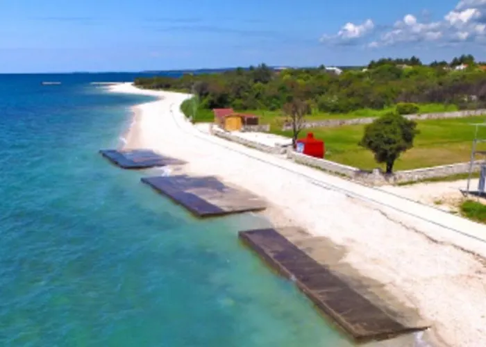 아파트 Charming With Shared Pool Beahost