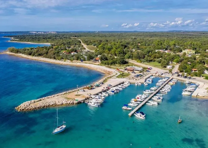 Charming With Shared Pool Beahost 아파트 페로이